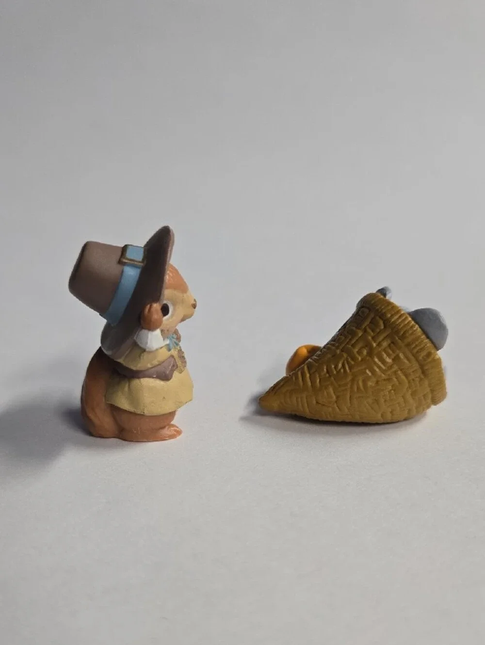 Vntg Hallmark '86 & '88 Fall Harvest Set - Squirrel & Gray Mouse EUC 1.25